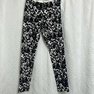 Abercrombie & Fitch Black and White Pattern High Rise Legging